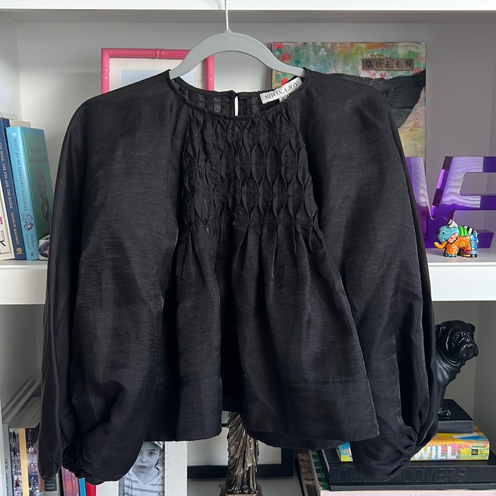 Shona Joy Black Smocked Cropped Balloon-Sleeve Top - Picture 3 of 8